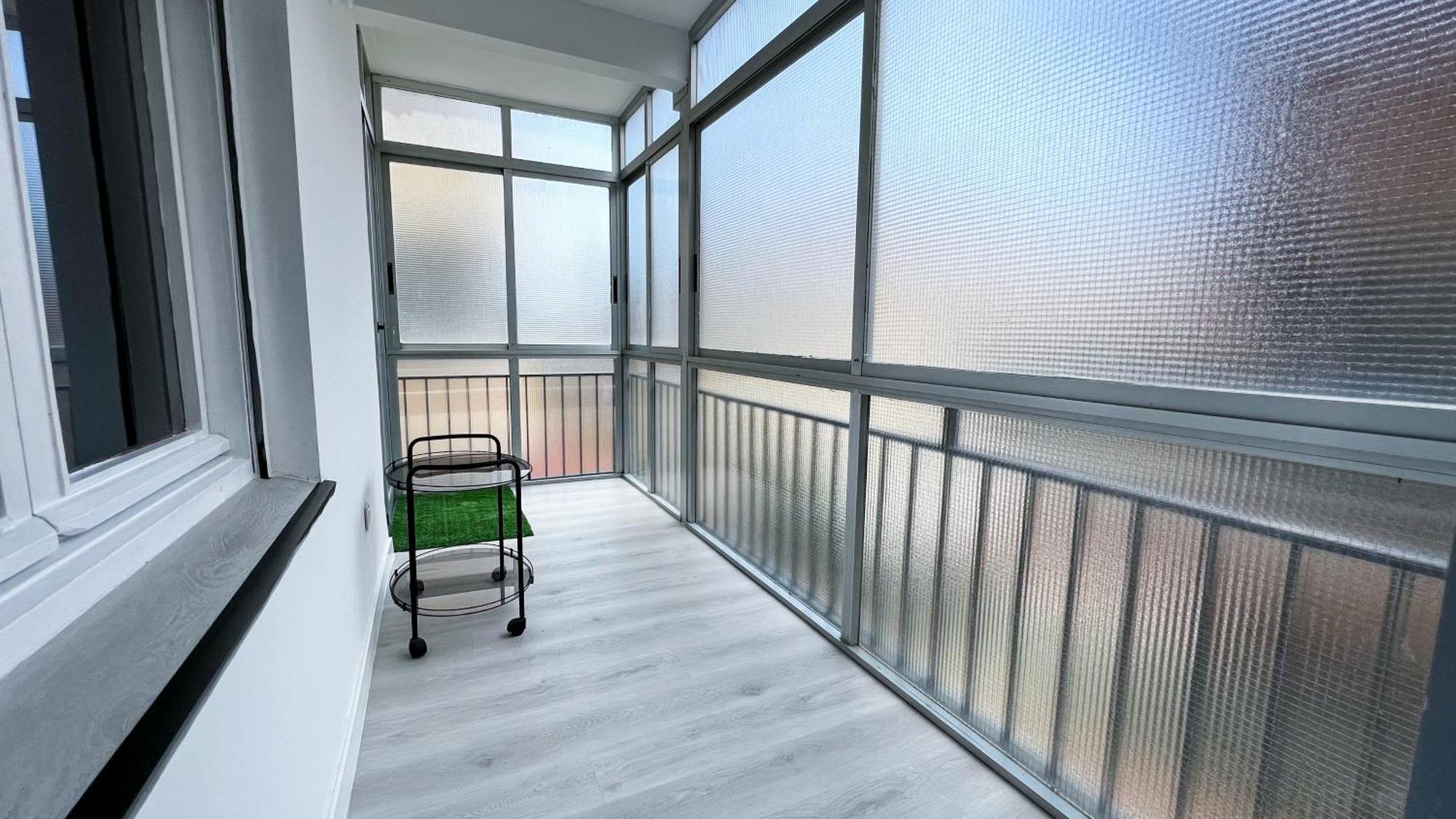 Modern In Town Centre Apartment